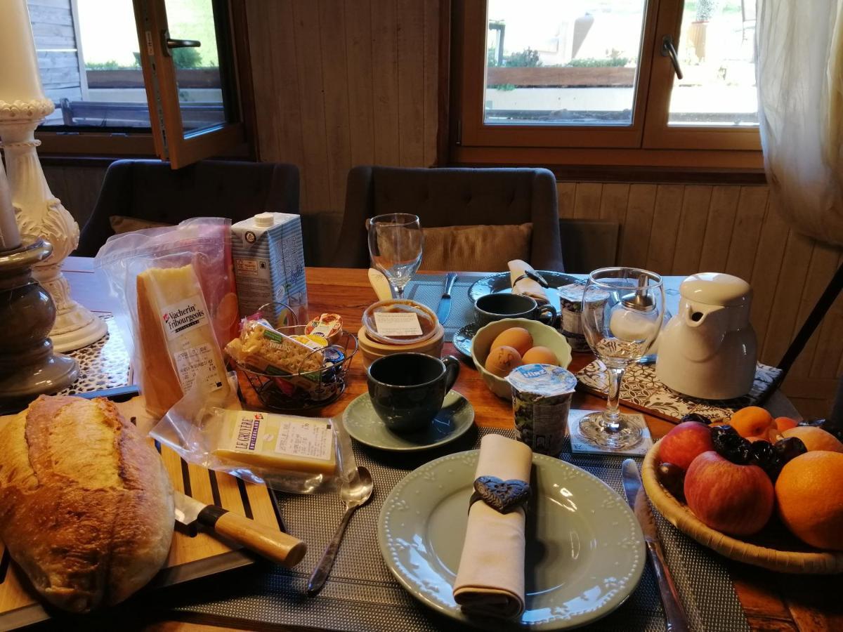 Petite Maison Sur La Colline Du Gibloux: 1Chambre,1 Salon Et Salle De Bain Prives Au Rez De Chausse, Piscine Exterieur Et Bbq , Le Chatelard  Экстерьер фото
