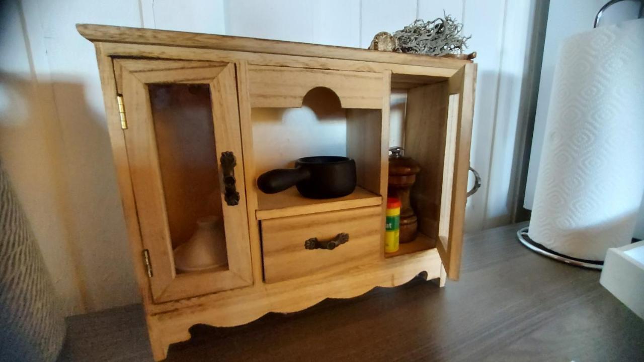 Petite Maison Sur La Colline Du Gibloux: 1Chambre,1 Salon Et Salle De Bain Prives Au Rez De Chausse, Piscine Exterieur Et Bbq , Le Chatelard  Экстерьер фото