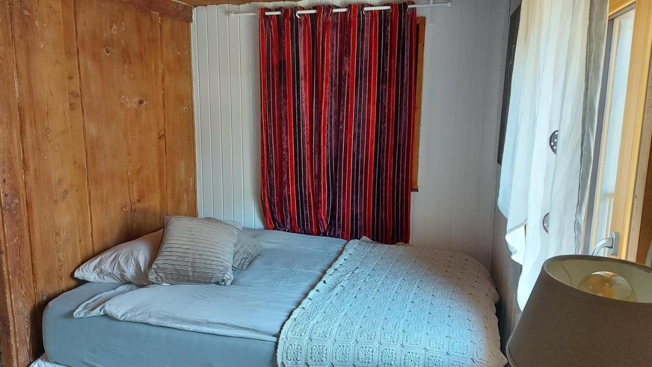 Petite Maison Sur La Colline Du Gibloux: 1Chambre,1 Salon Et Salle De Bain Prives Au Rez De Chausse, Piscine Exterieur Et Bbq , Le Chatelard  Экстерьер фото